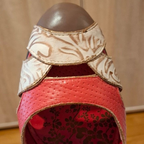 Shoes like new, brown and red leather pumps, size 39