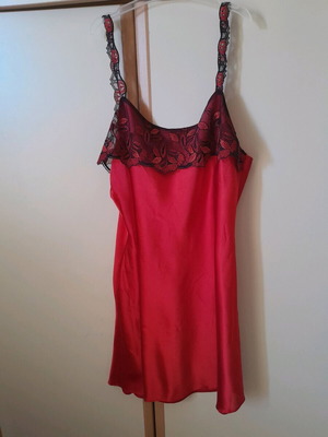 Regi 48 red nightgown like new
