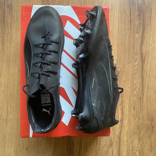 Puma Ultra football boots, black, size 44.5