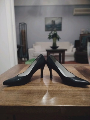 Leather black pumps like new size 37