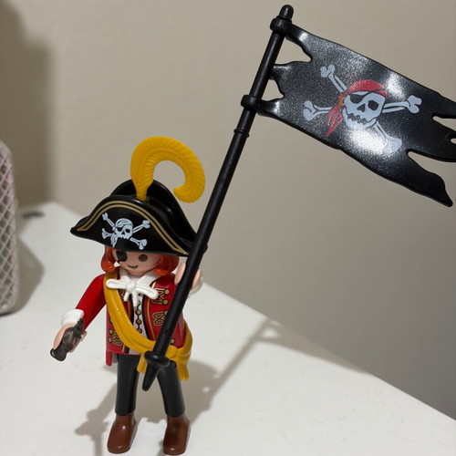 Playmobil Special Pirate figure 4690 like new with hat, gun and flag