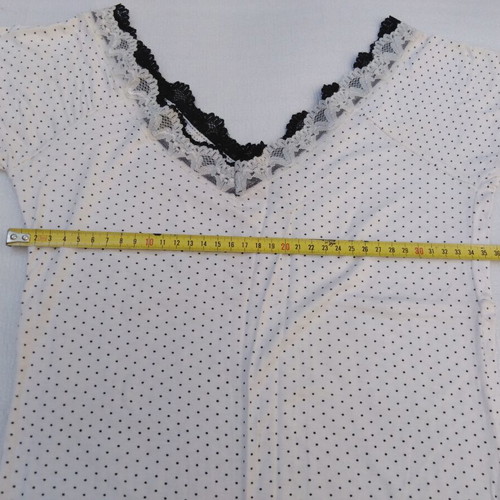 White polka dot top like new with lace details, size S