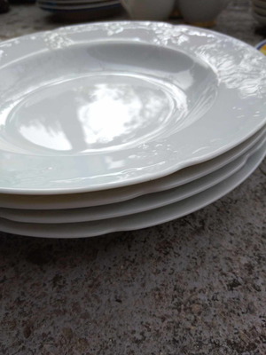 Porcelain white plate set new, 4 large plates