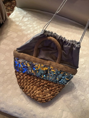 Women’s handheld bag beige like new