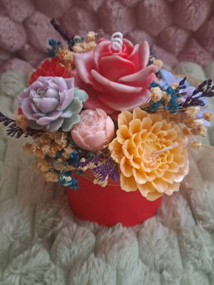 Bouquet of scented flowers in box, new, soy wax with dried flowers