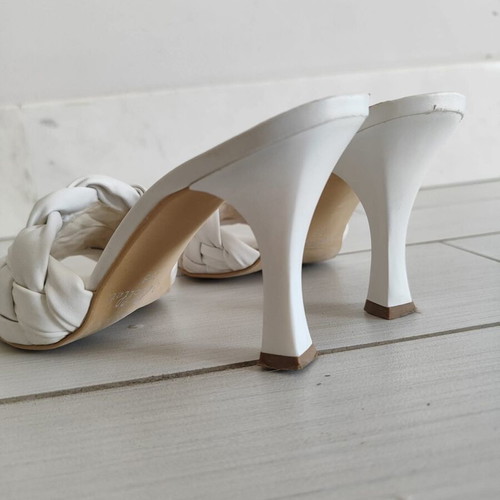 Si Bolleti white sandals like new, size 38 (fits 37)