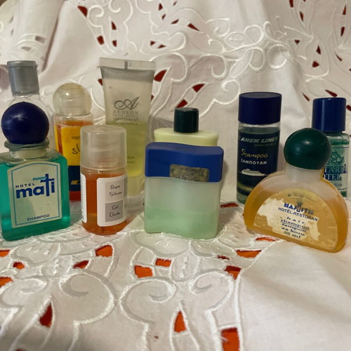 Shower and shampoo bottles collectible, pack of 10, new and full