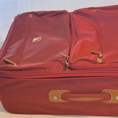 Hunter suitcase like new with leather details and large capacity