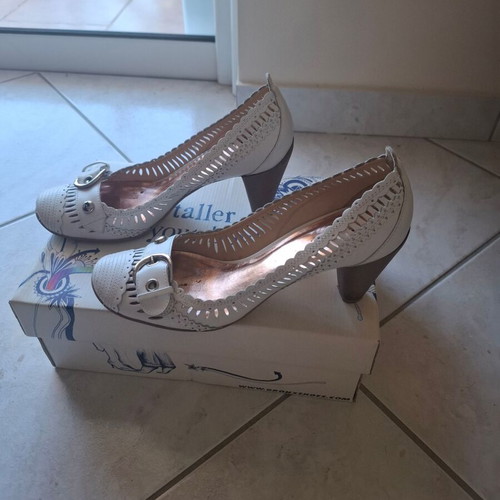 Bronx white leather pumps size 39 like new, spring summer design