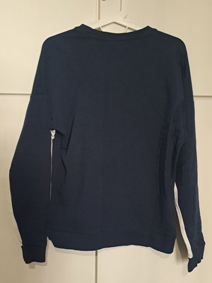 Reebok Classics Medium women's sweatshirt used blue with white