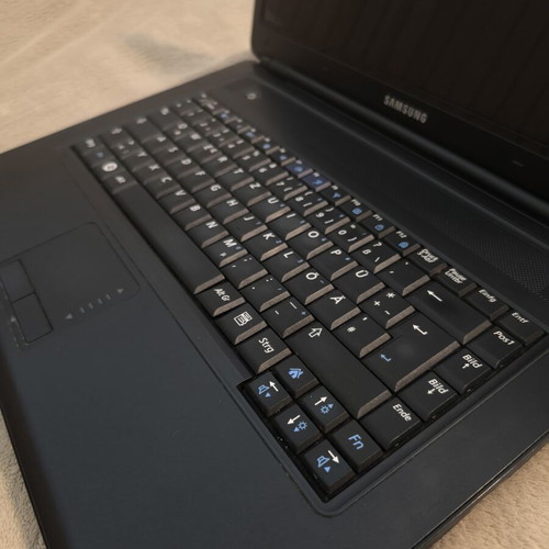 Samsung R505 Laptop like new with SSD 840 Pro and Windows