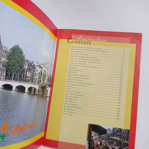 Amsterdam travel guide like new, English with city map