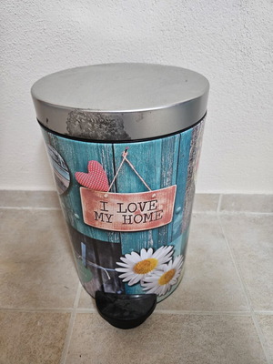 Metal pedal bin like new, 25 liters