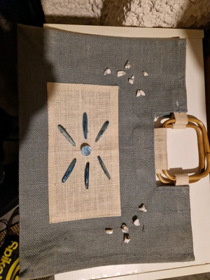 Straw handbag used with shells