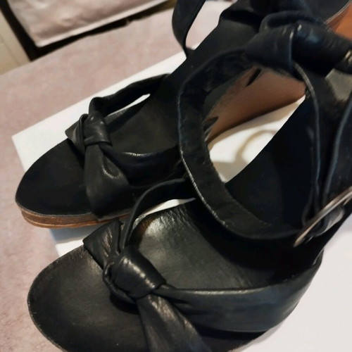 Adam's Shoes leather black platform sandals like new