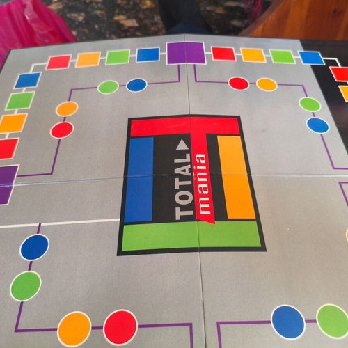 Total Mania board game like new