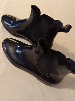 Women's patent leather boots used, size 40, black