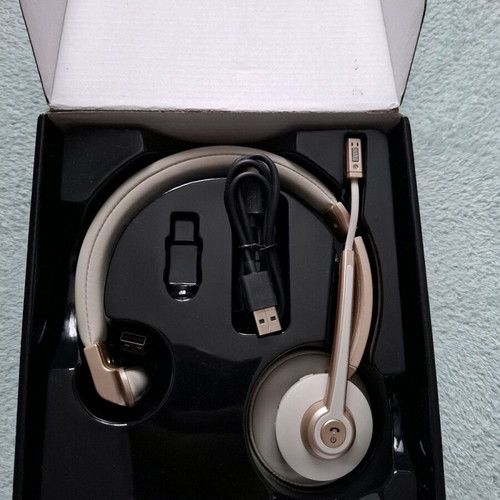Vonztek wireless headset with charging base and microphone like new