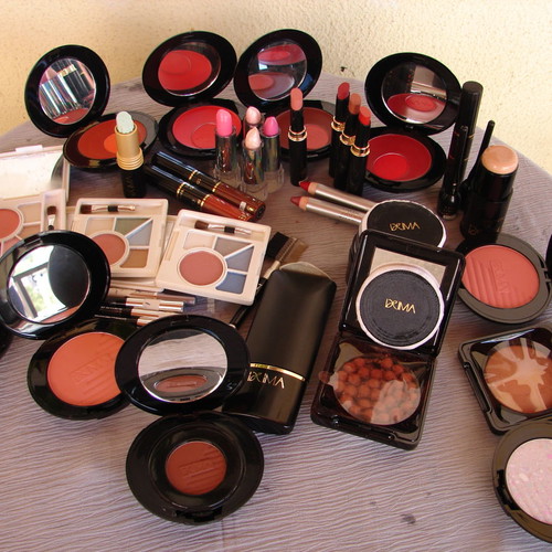 Cosmetics new, pack of 100 pieces