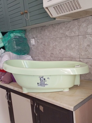 Bebejou Thermo Bath baby bathtub like new with built-in thermometer