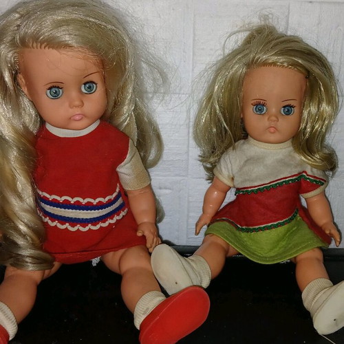 Vintage Bella dolls pack of two in very good condition