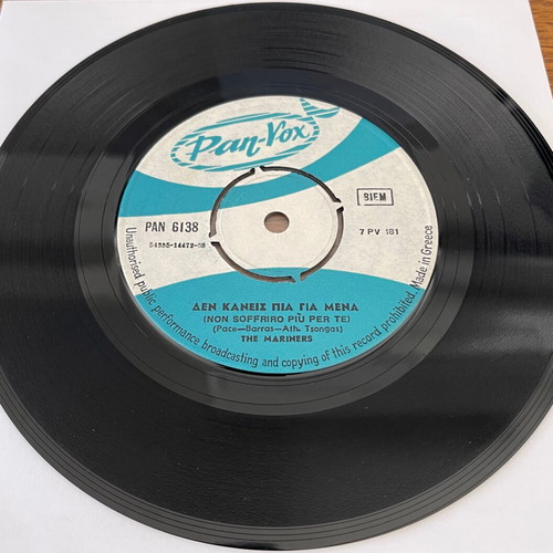 The Mariners 45 used vinyl record Den Kaneis Pia Gia Mena
