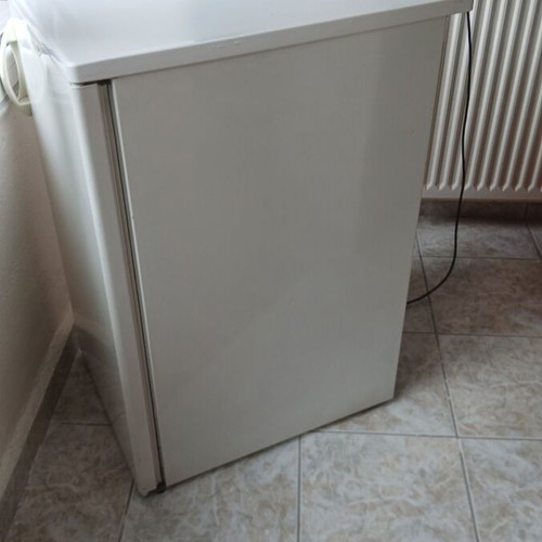 Whirlpool refrigerator like new