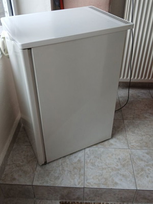Whirlpool refrigerator like new