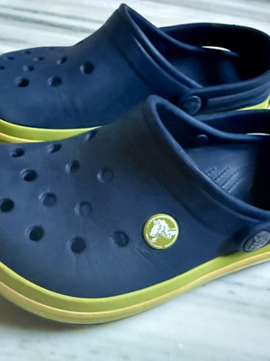 Crocs kids J1 blue–green used clogs