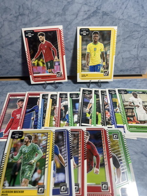 Σετ 18 καρτών 2025-26 Donruss Road to FIFA World Cup ποδοσφαίρου βασικές και optic