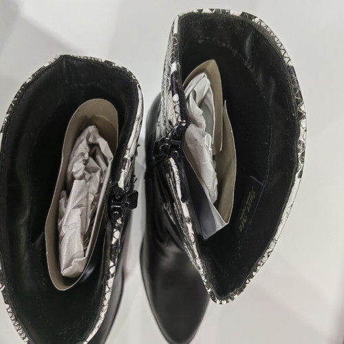 Cowboy boots size 41 new, black and white