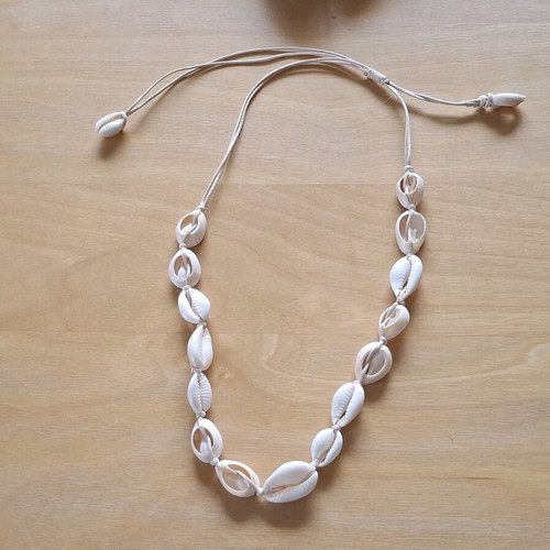 Shell necklace summer condition like new