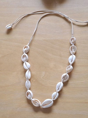 Shell necklace summer condition like new