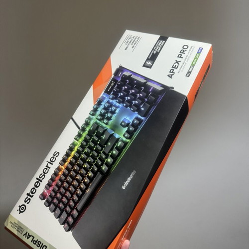 Apex Pro Full Size keyboard like new with keycaps