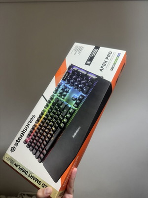 Apex Pro Full Size πληκτρολόγιο σαν καινούργιο με keycaps