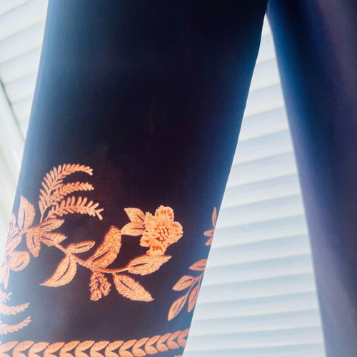 Black kimono with floral embroidery size L like new