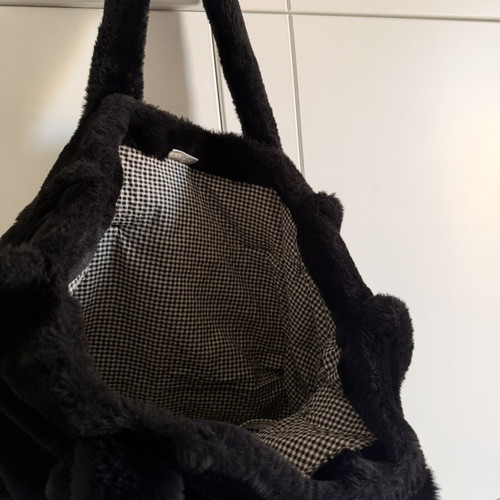Esiot black fur shoulder bag like new