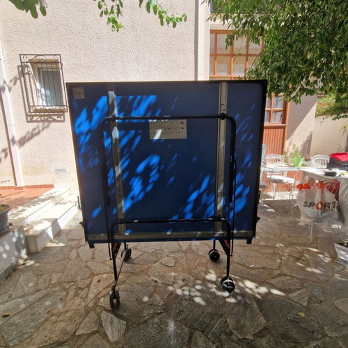 Ping pong table like new, outdoor foldable