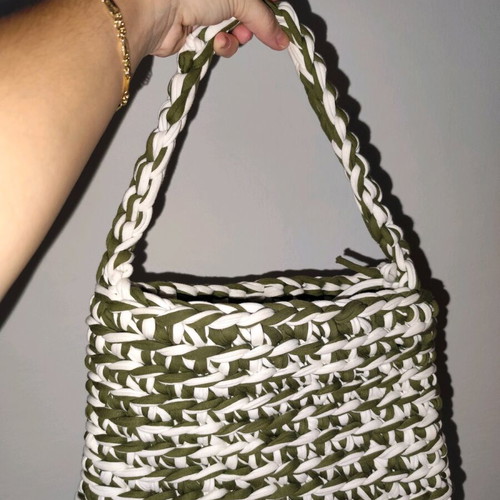 Crochet shoulder bag made of mako yarn new khaki-white