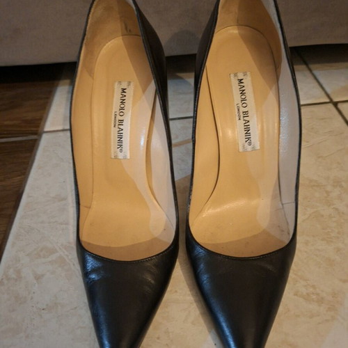 Manolo Blahnik Black Classic Leather Pumps No 38.5 Like New