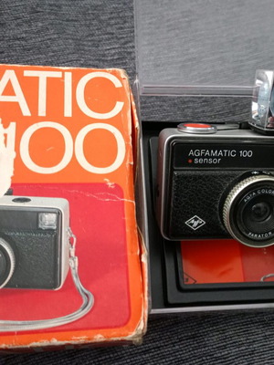 Agfamatic 100 camera used with box