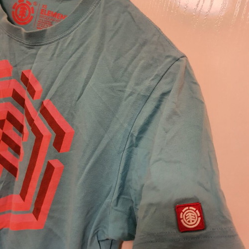Element tshirt like new, turquoise with red design, size XS