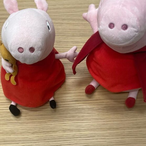 Peppa Pig dolls like new, 2 large 20 and 25 cm