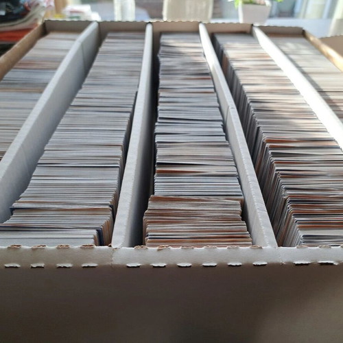 Yu-Gi-Oh! 500 Common Cards + 50 Holofoil Cards like new