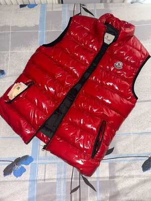 Moncler αμανικό σαν καινούργιο, μέγεθος large, κόκκινο