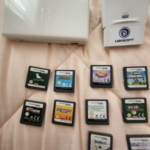Nintendo DS like new with 11 games