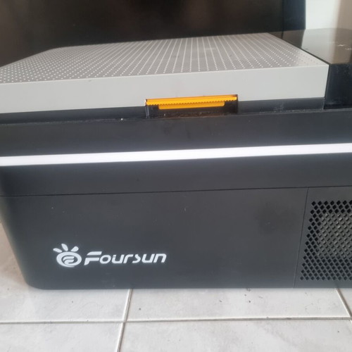 Portable fridge 12/24/220V compressor, like new, 25L capacity