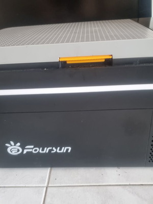 Portable fridge 12/24/220V compressor, like new, 25L capacity