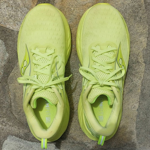 Saucony Triumph 22 running shoes used, size 40.5, yellow