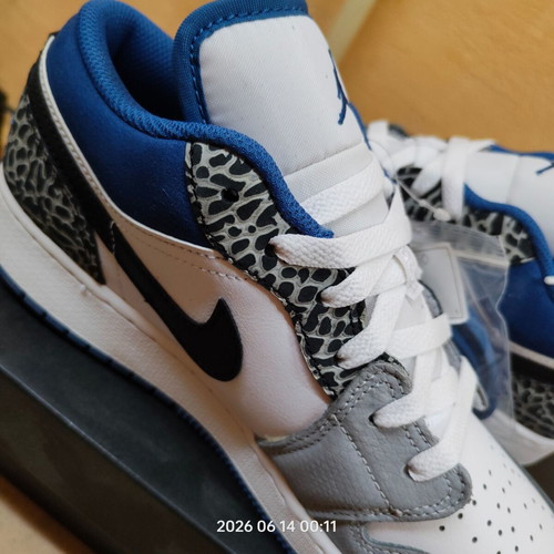 Air Jordan 1 Low SE GS size 40 new white and blue sneakers